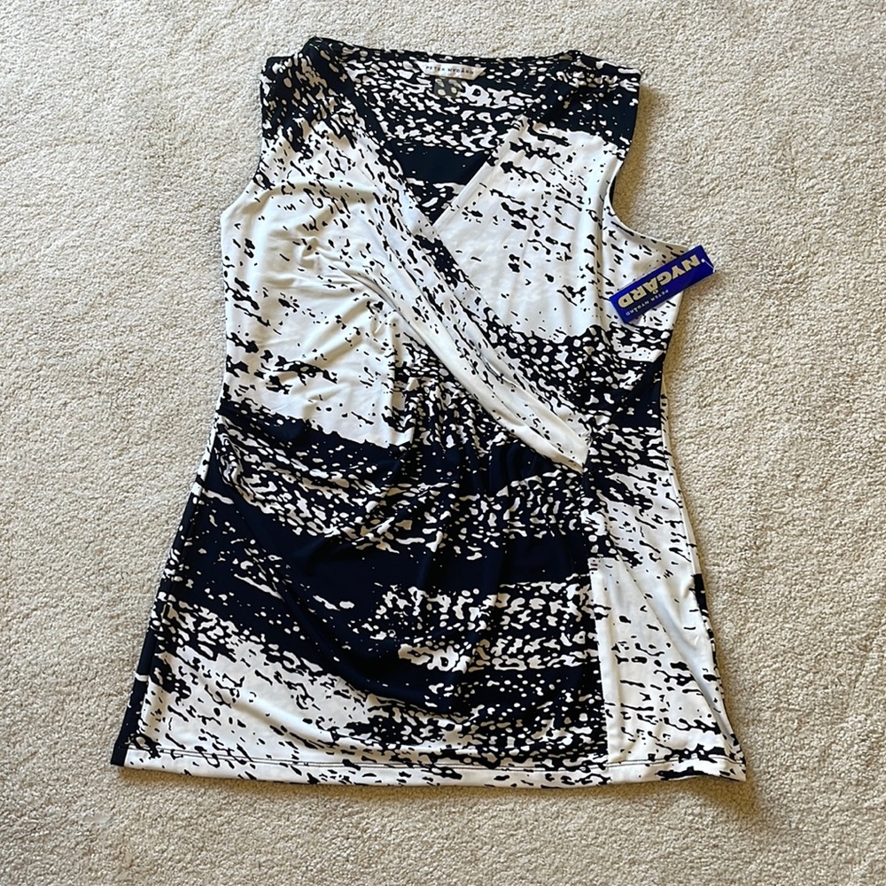 Abstract black and white tank